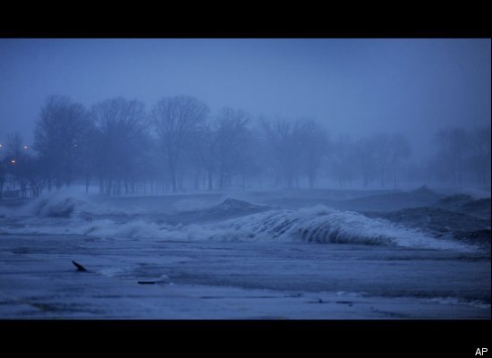 Winter Storms Batter Midwest: Flights Canceled, Roads Closed (