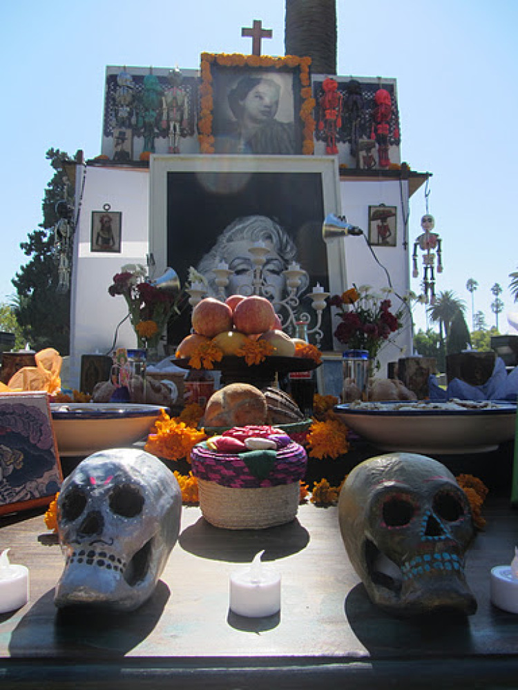 Los Angeles' Dia De Los Muertos Celebration At The Hollywood Forever