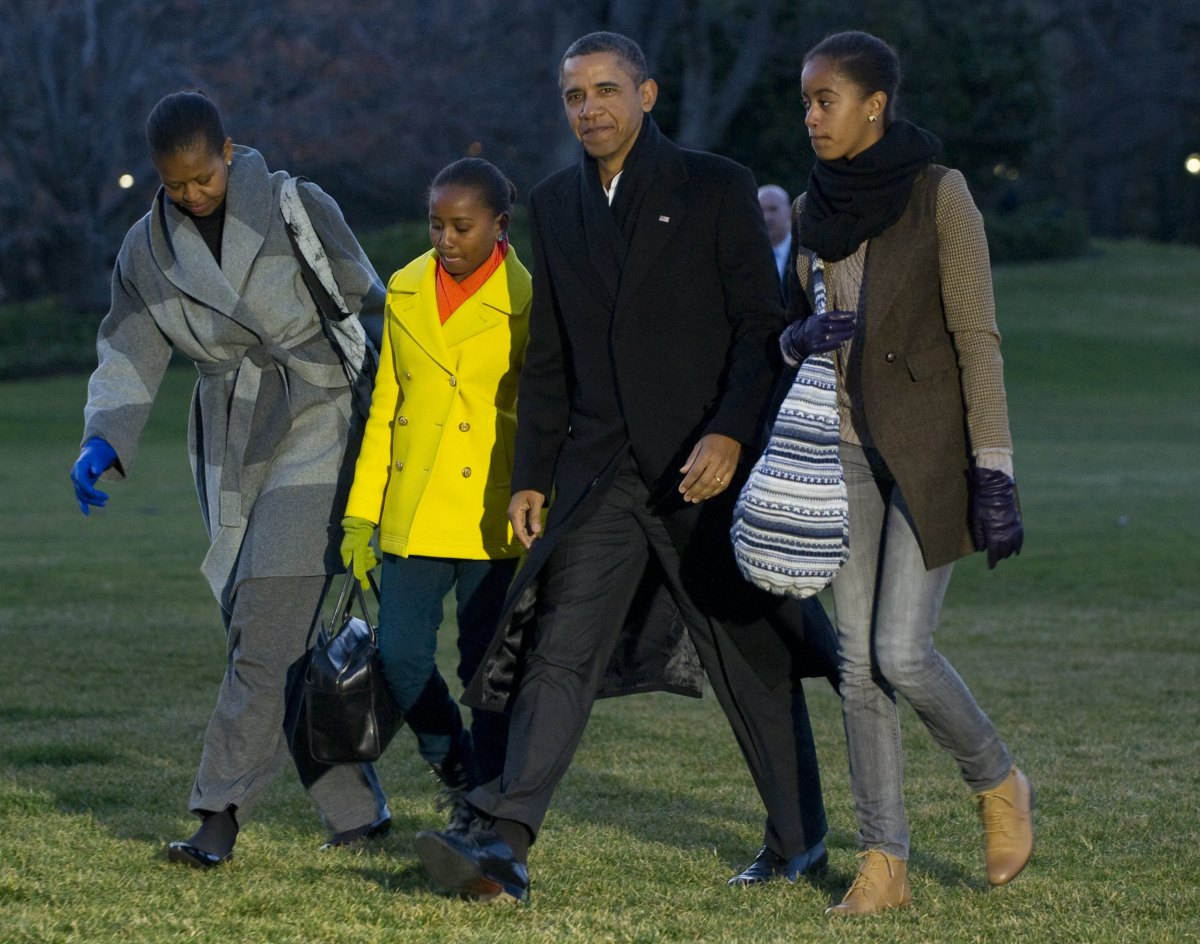 Obamas End Hawaii Trip, Return To Chilly Washington D.C. In Bright