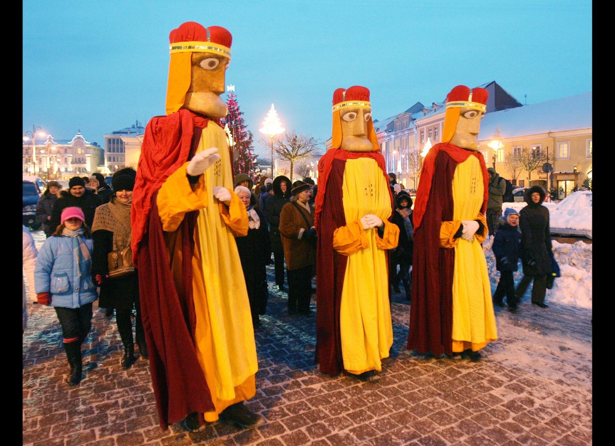 Three Kings' Day Celebration: History And Traditions Behind 'El Día De Los Reyes' | HuffPost
