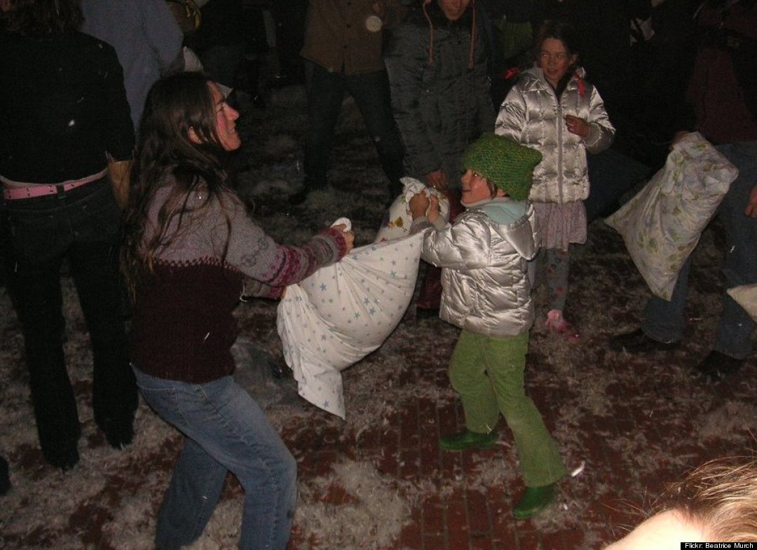 San Francisco Pillow Fight Is The Best Valentine's Day Date/Not ...