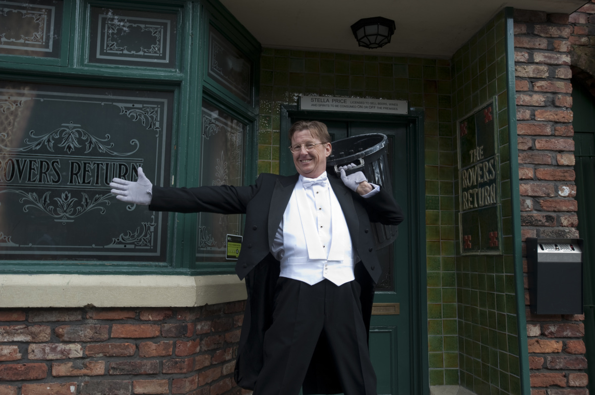 Coronation Street The Musical Brings Out Stars Past And Present (PHOTOS ...