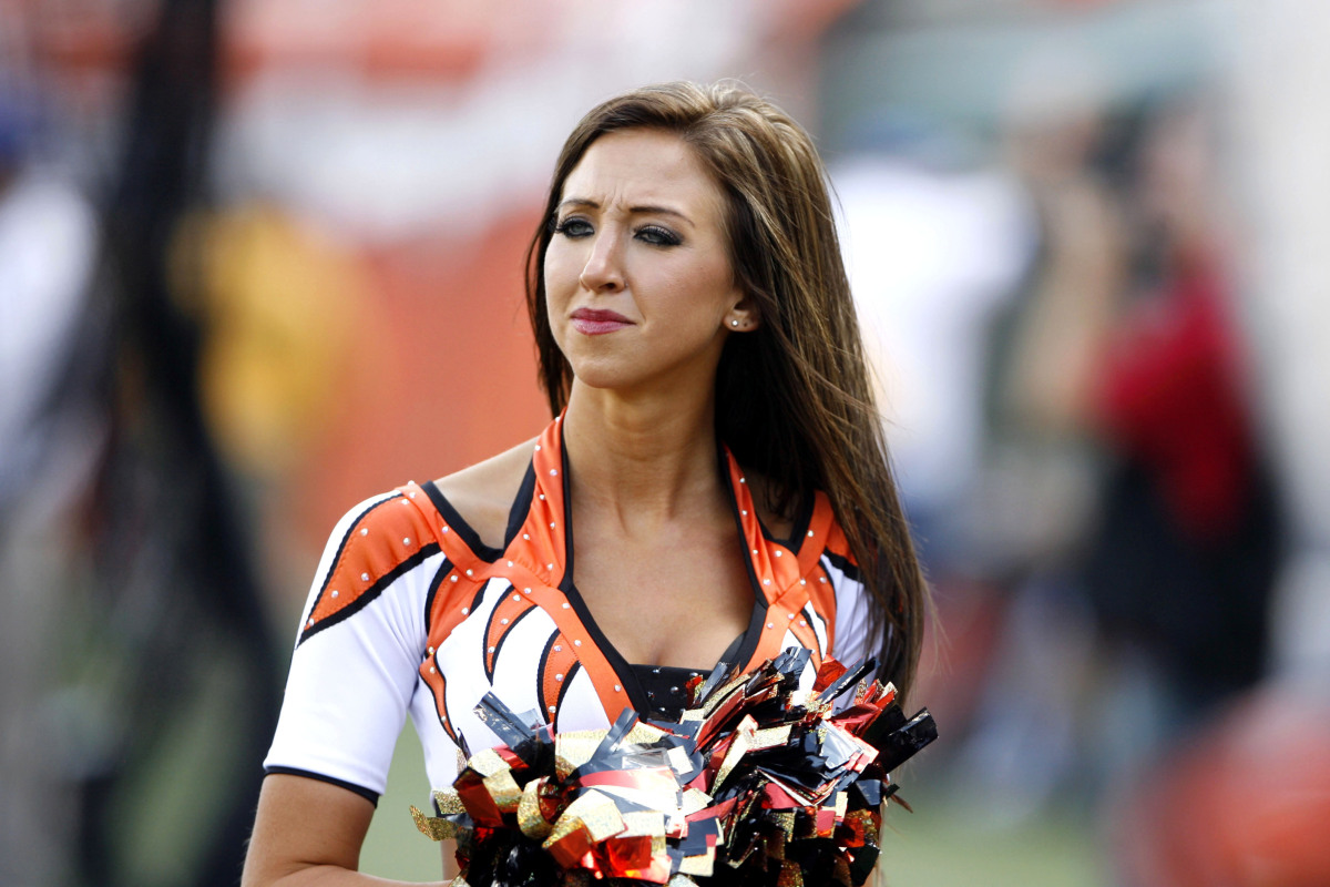 Sarah Jones Ex Bengals Cheerleader Who Had Sex With Teen Sues Gossip 