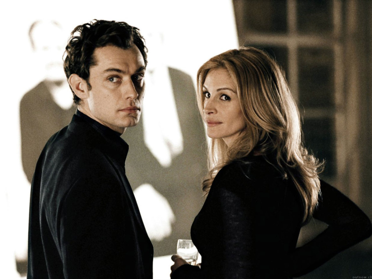 'Mirror Mirror' Julia Roberts Film FlashBack Has She Still Got It