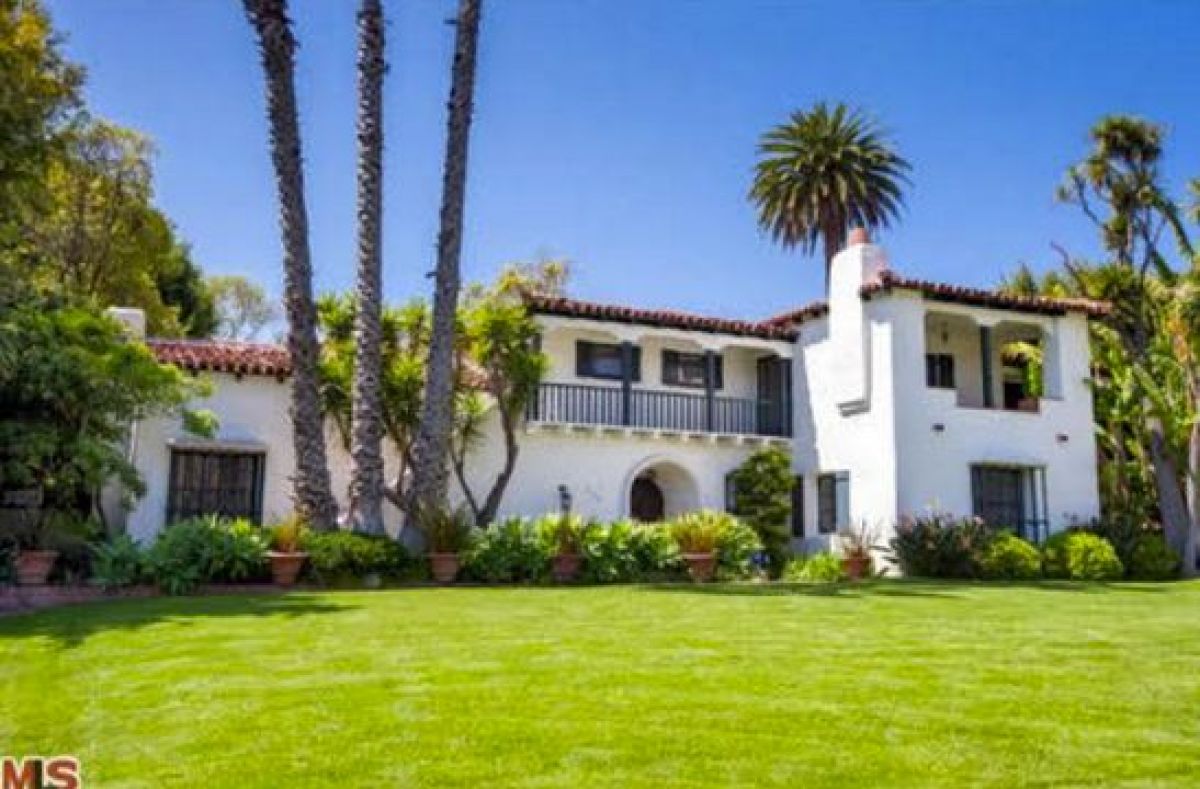 Howard Hughes House: The House That Howard Hughes Crashed Airplane Into