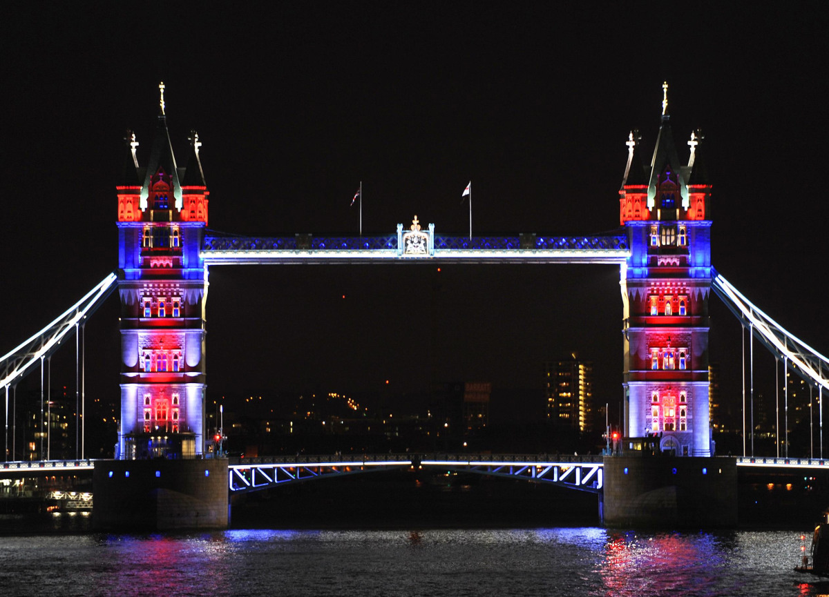 Diamond Jubilee Decorations Tower Bridge Lights Up As London Gears Up