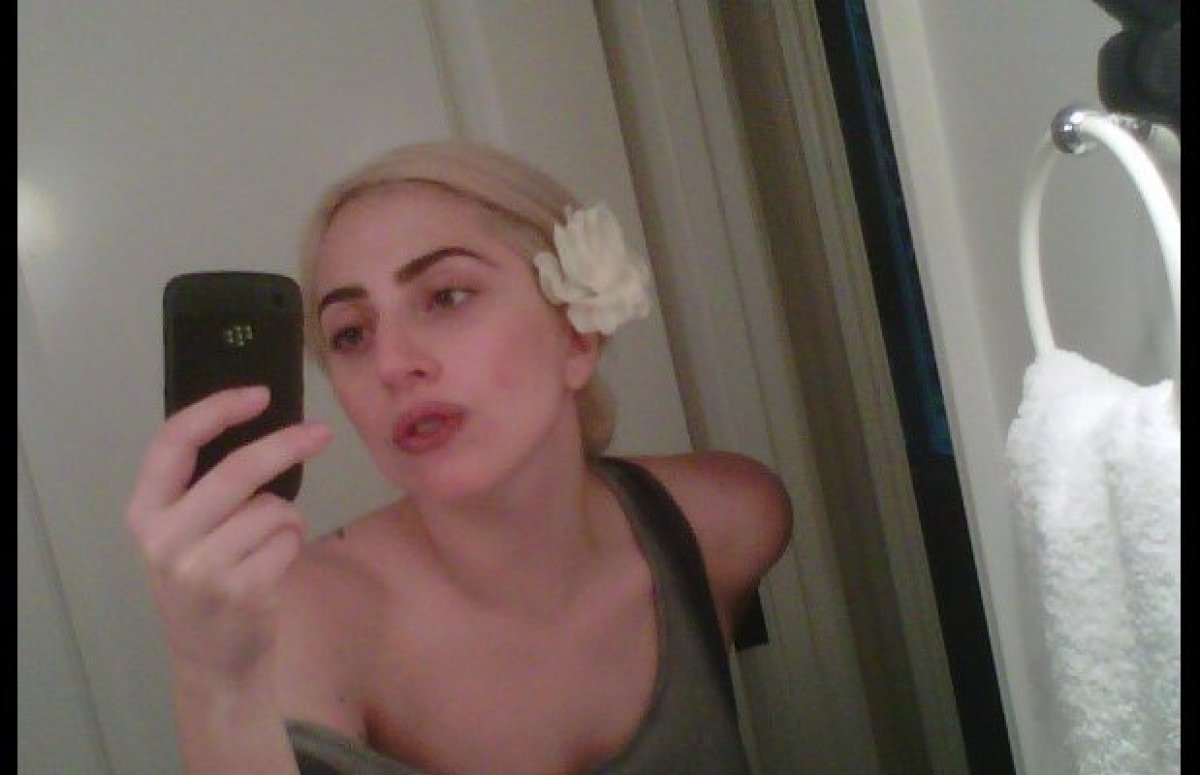 Lady Gaga desnuda: la cantante comparte foto XXX con sus fans | HuffPost