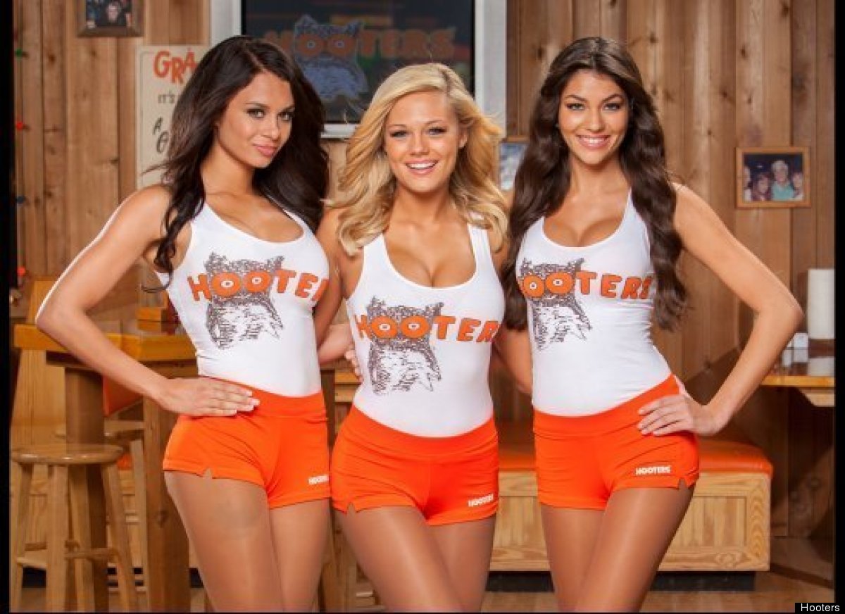 Hooters Turns 30, Doesn't Look A Day Over 29 (PHOTOS) HuffPost