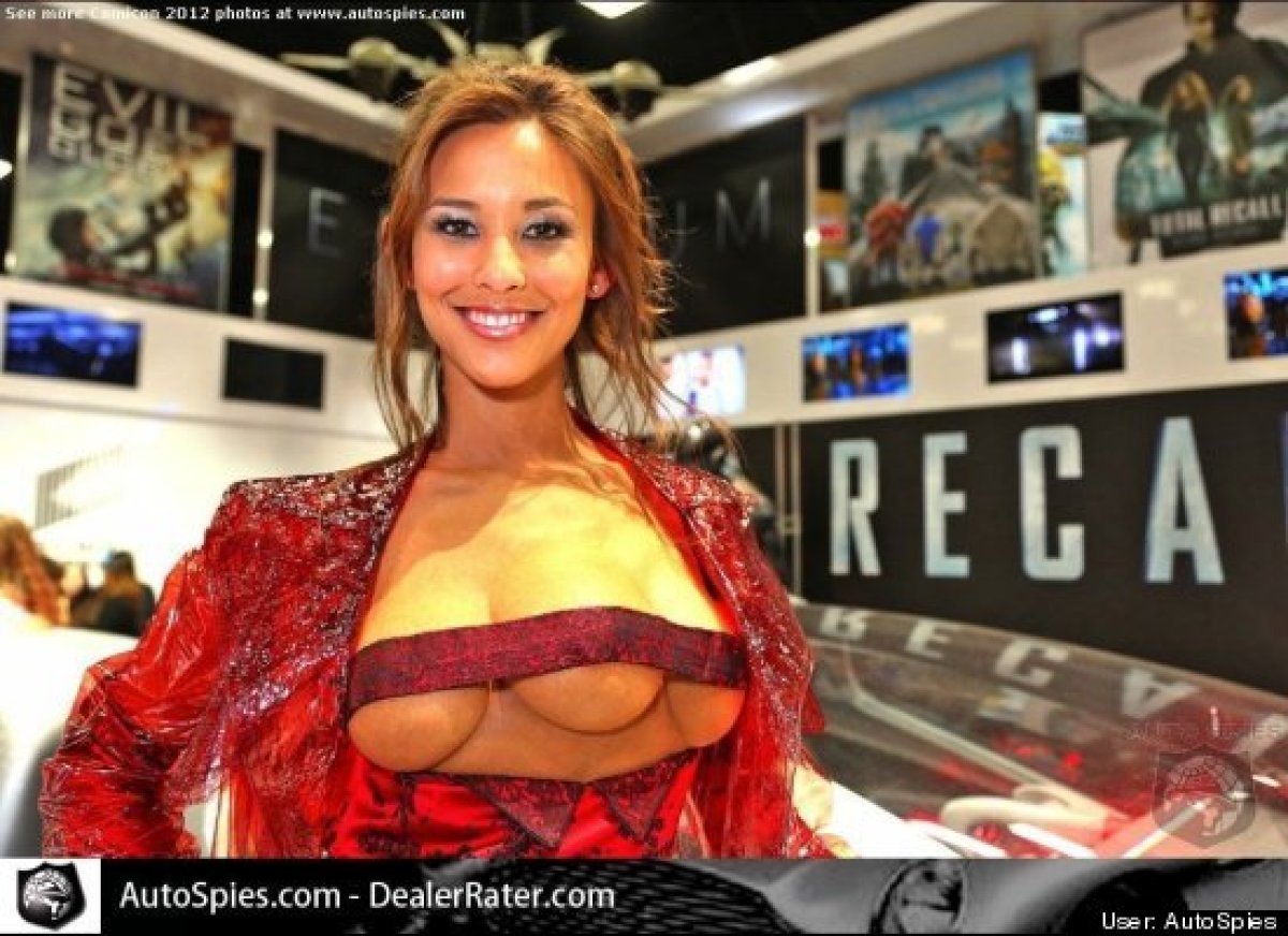 naked huy taking a picture total recall chick with 3 boobs
