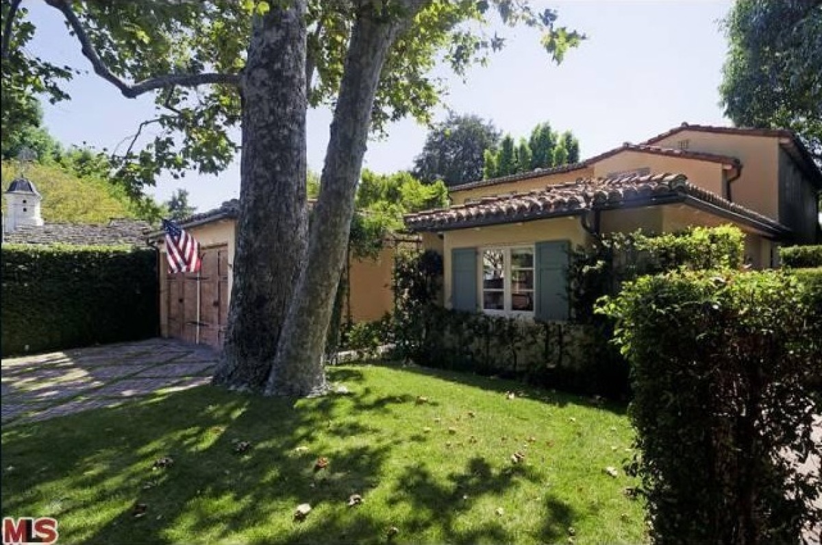 Jennifer Love Hewitt Home Star Lists Houses For Sale & Lease (PHOTOS