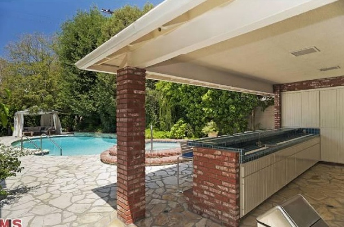 Jennifer Love Hewitt House Sold For 2.15 Million (PHOTOS) HuffPost