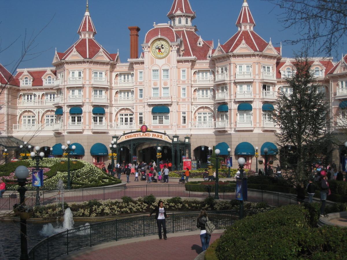 where to stay disneyland florida