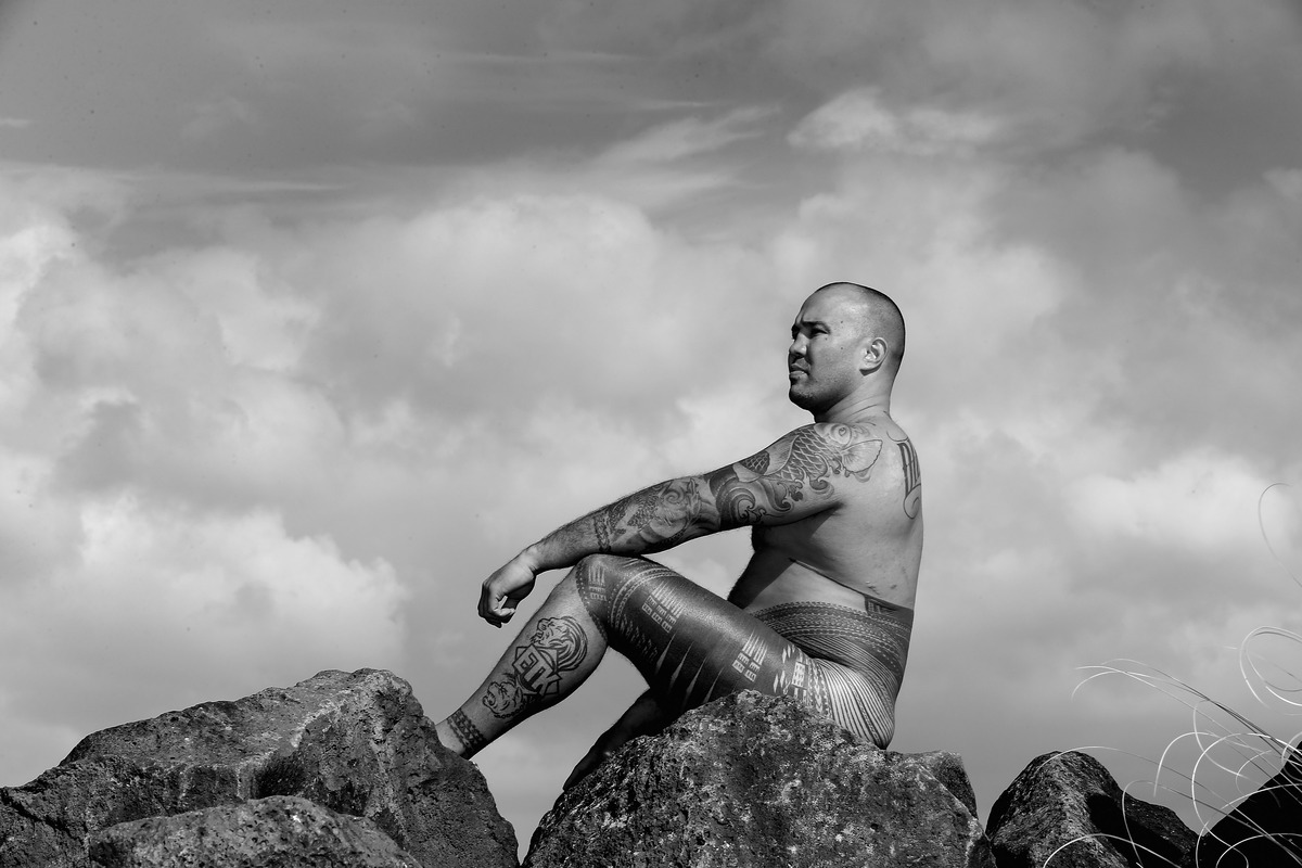 Clyde Cowley Displays Traditional Samoan Pe a Tattoo PICTURES 