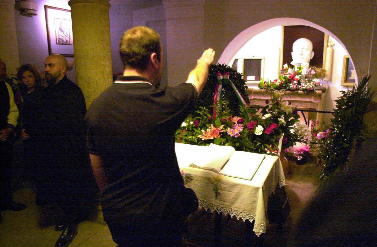 Predappio, camerati di tutta Italia celebrano i 90 anni della Marcia su