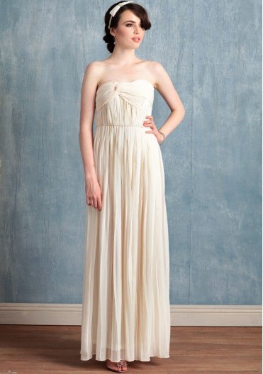 Wedding gowns can cost photo 3446037-3