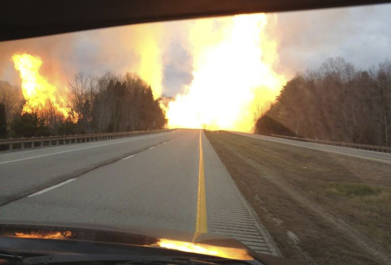 Explosión de gas provoca incendio masivo en Sissonville, EE.UU. Slide_269200_1869974_free