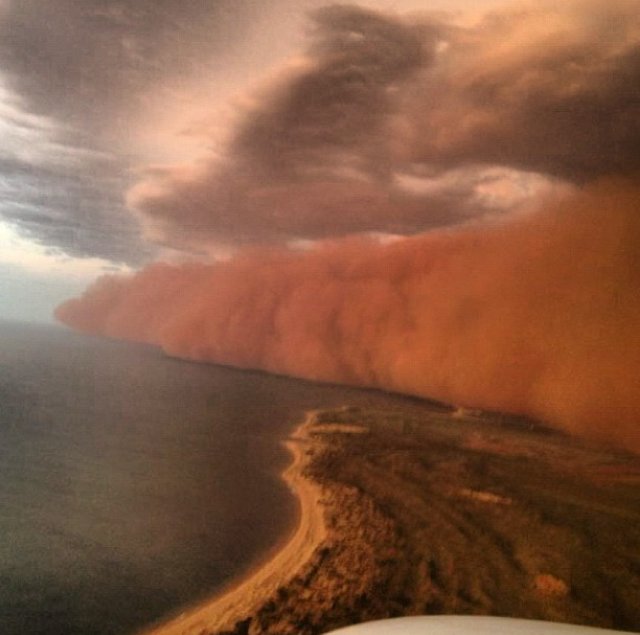 Australian Dust Storm Photos Suggest Fearsome 'Red Wave' Off Continent