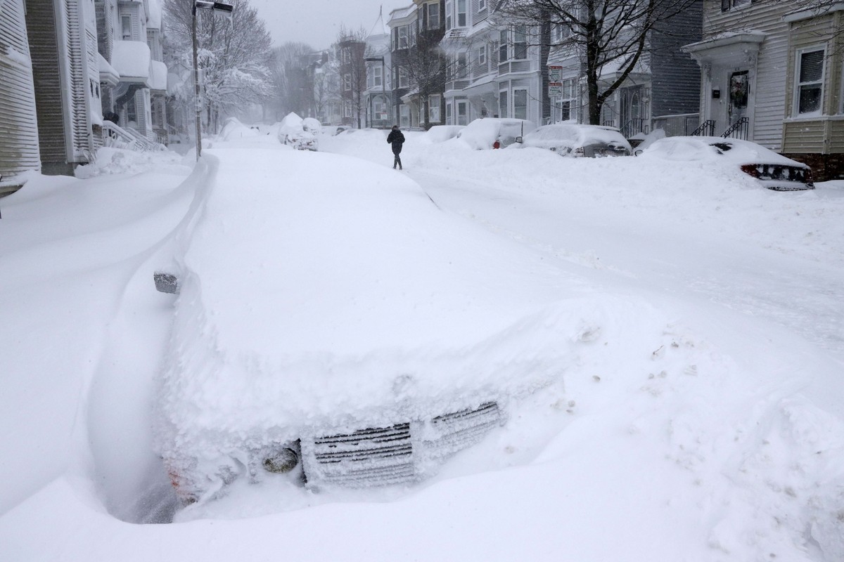 Una poderosa tormenta golpea Nueva York, Connecticut, y áreas de en el sureste de Massachusetts, Rhode Island y Nuevo Hampshire