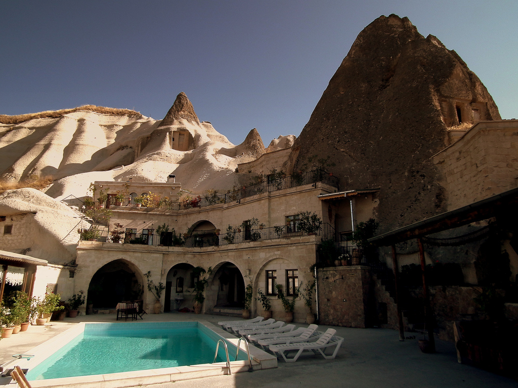 5 Houses Built Into Hills That Ll Convince You To Move Underground Huffpost