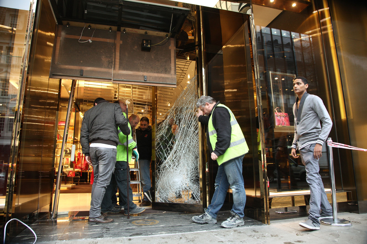 Gucci Smash And Grab: Thieves Drive Mercedes Into London Flagship Store | HuffPost UK