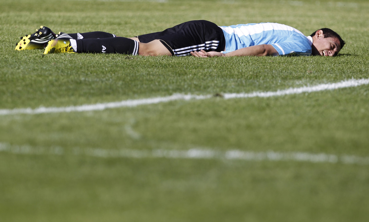 Lionel Messi Vomits As Argentina Suffer In Bolivian Altitude Pictures