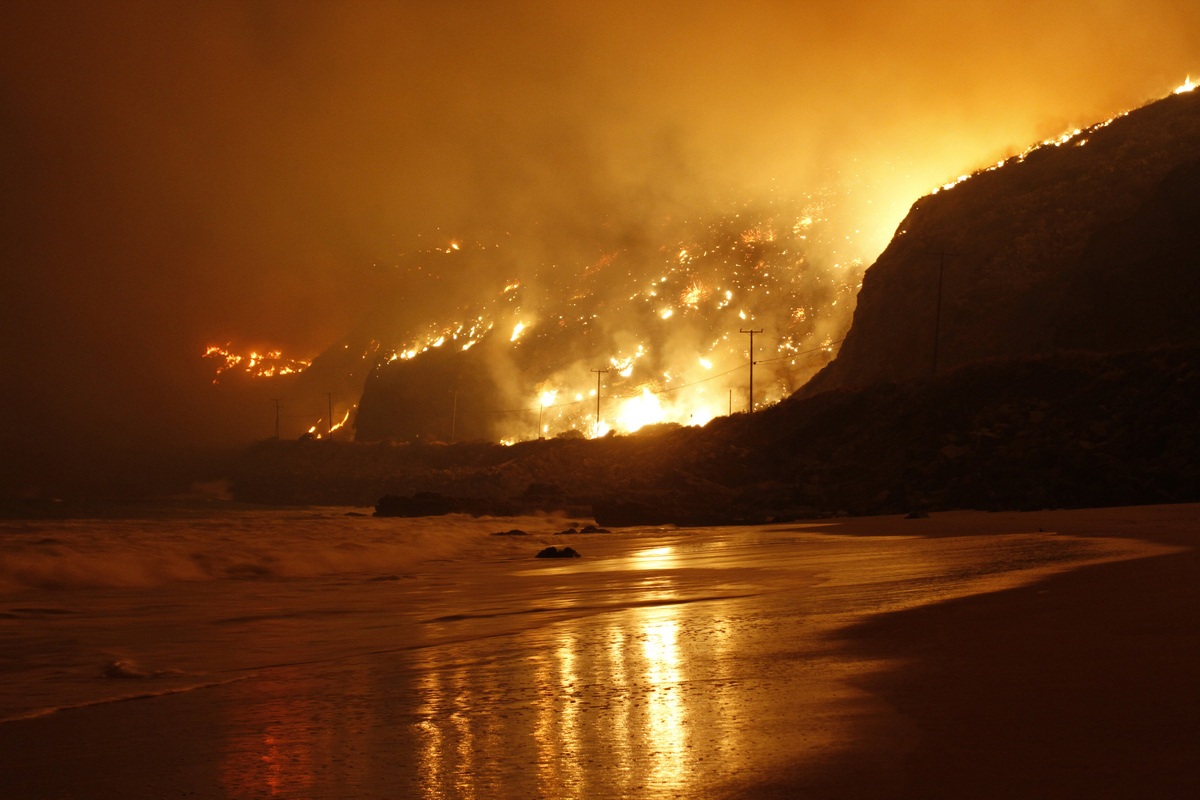Un gigantesque incendie ravage la Californie 