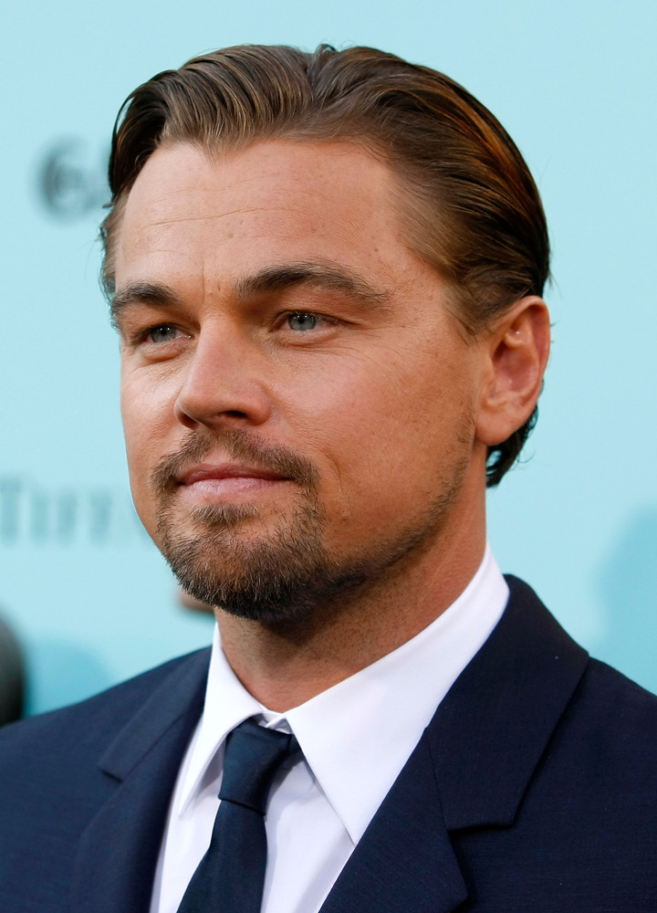 Cheers From Leonardo Dicaprio A Brief History Of Leo Raising A Glass Huffpost 