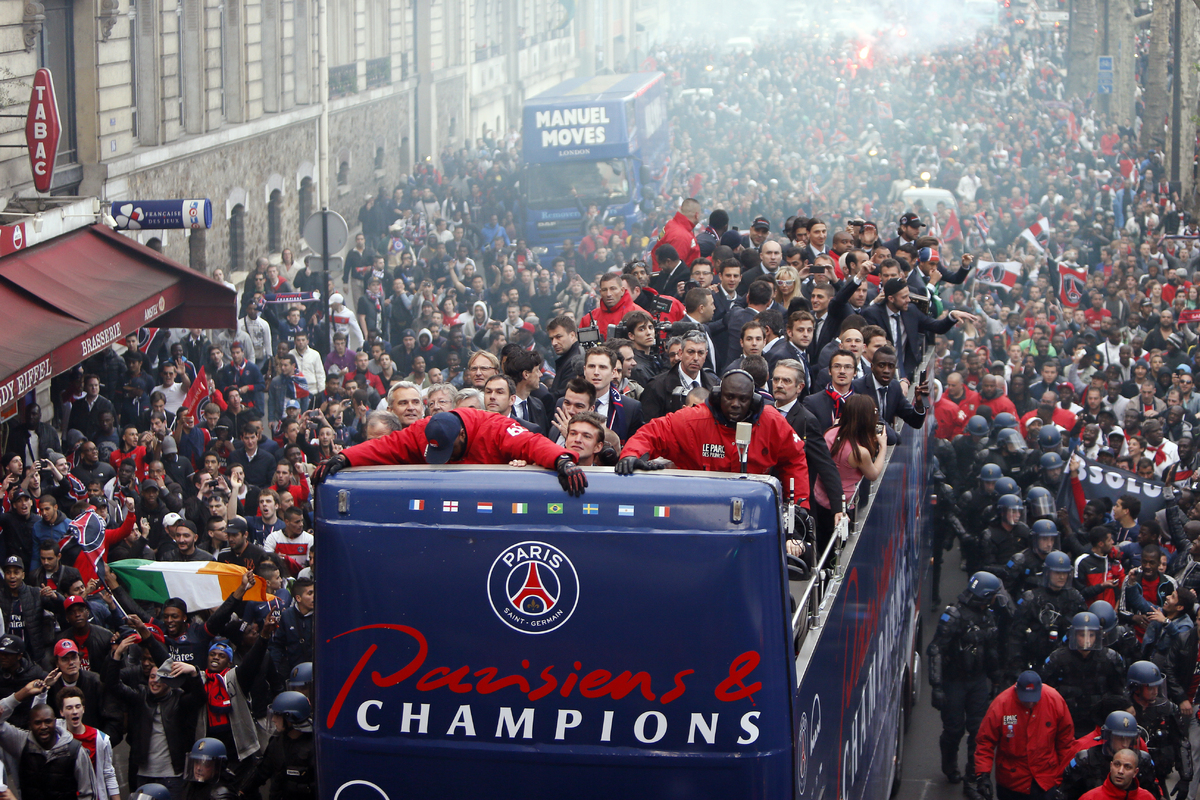 PHOTOS  PSG Fans Clash With Police  Page 3  Sam's Alfresco Coffee