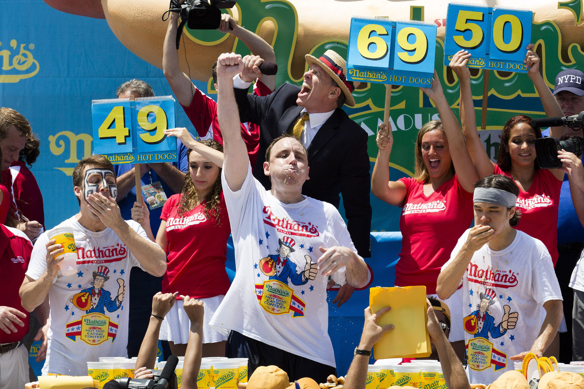 Joey Chestnut Wins Twinkie Eating Contest By Devouring 121 Cakes In 6 