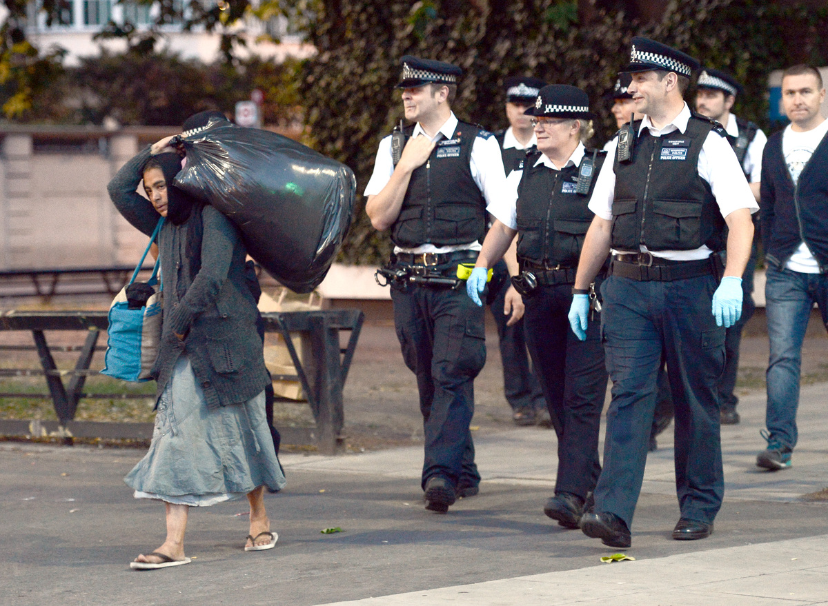 Romanian Gypsies Driven From Londons West End In Dawn Romanian Gypsies Driven From Londons West End In Dawn