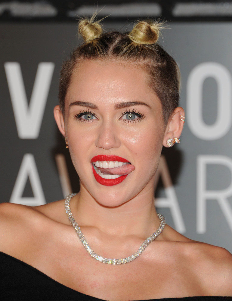 Definitivamente Miley Cyrus rockea!!! Slide_314329_2837936_free