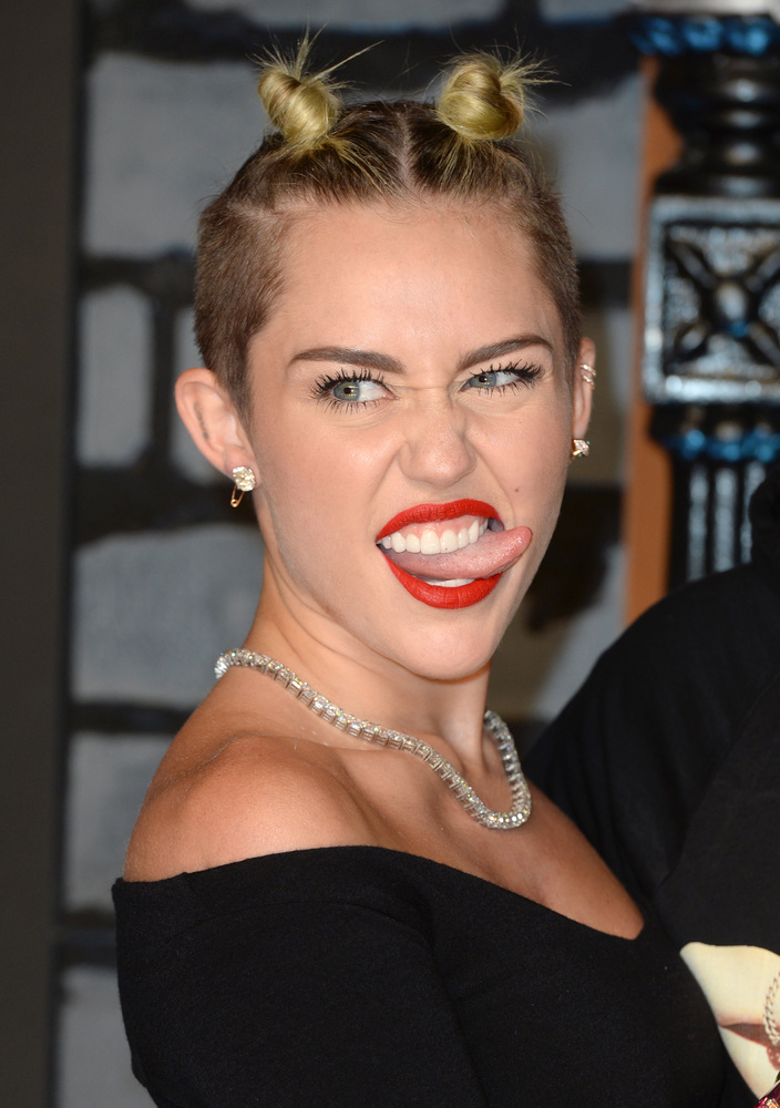 Miley Cyrus And Her Twerking Tongue Pictures Huffpost Uk