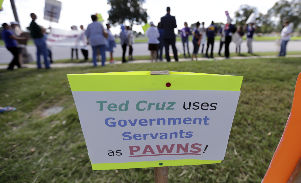 Employees Protest,US Shutdown. Employees Protest Shut down.