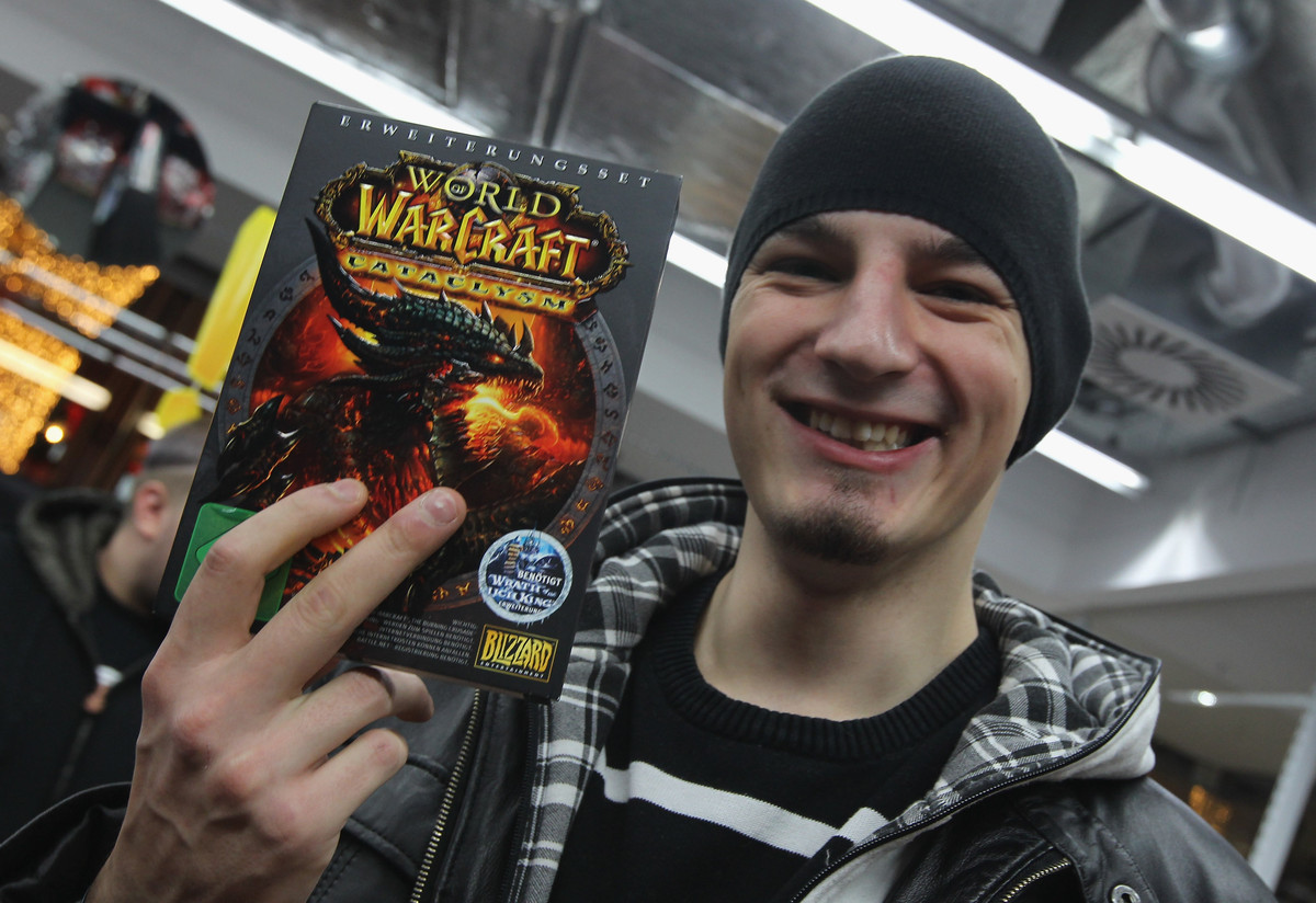 Buying 'World of Warcraft: Cataclysm' on December 7, 2010 in Berlin