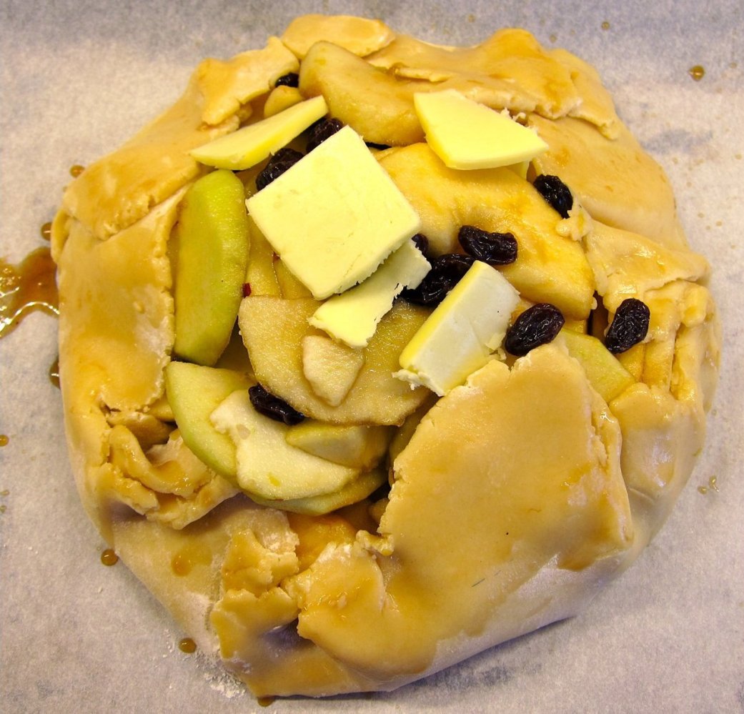 cooking-off-the-cuff-a-free-form-apple-pie-with-french-flavors-huffpost