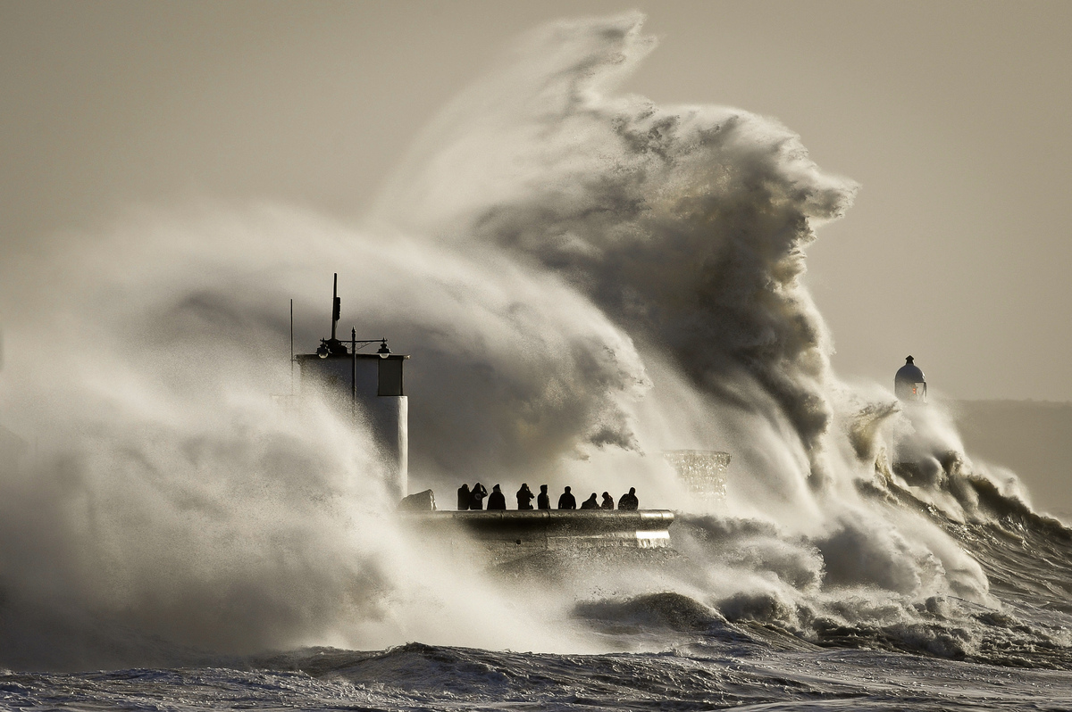 9 Spectacular Images Of Waves Pounding Britain's Coast HuffPost UK