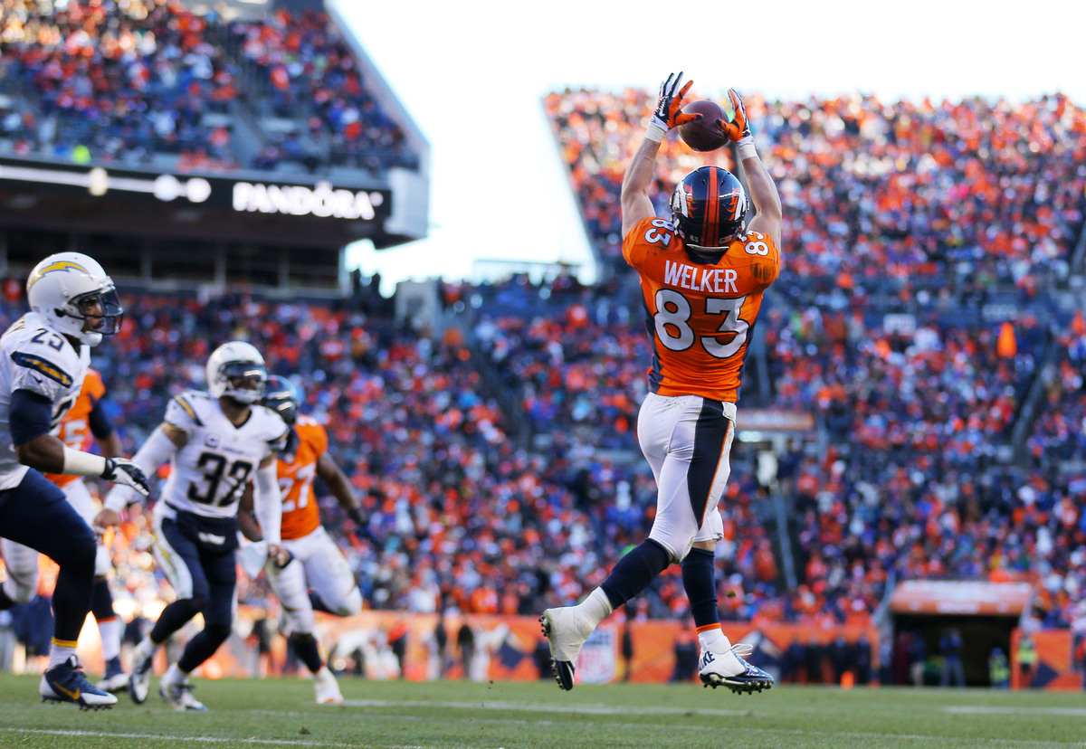 Denver Broncos Defeat San Diego Chargers 24-17 To Clinch Spot In AFC ...