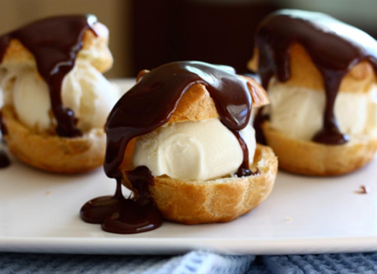profiteroles with hot chocolate peanut butter fudge sauce thelittleloaf