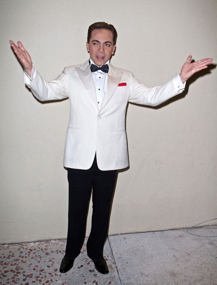 Cristian Castro mostró su trasero al desnudo (FOTO) | HuffPost