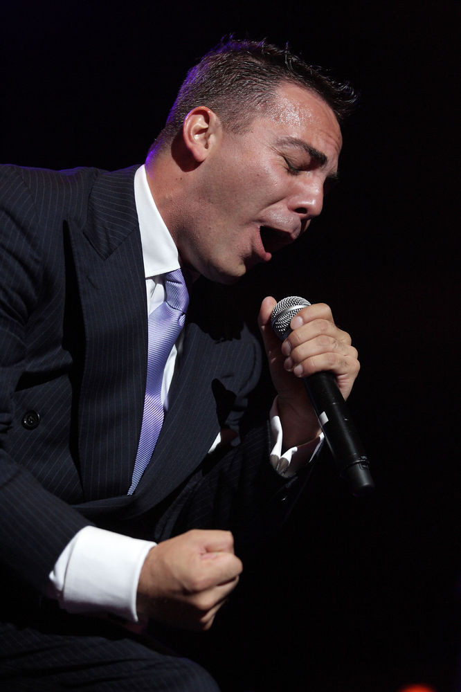 Cristian Castro mostró su trasero al desnudo (FOTO) | HuffPost