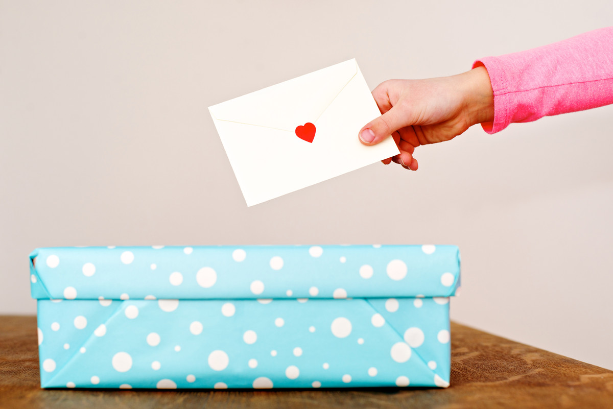 Valentine's day: what are brits set to spend the most on? Valentine's Day: What Are Brits Set To Spend The Most On? | HuffPost UK