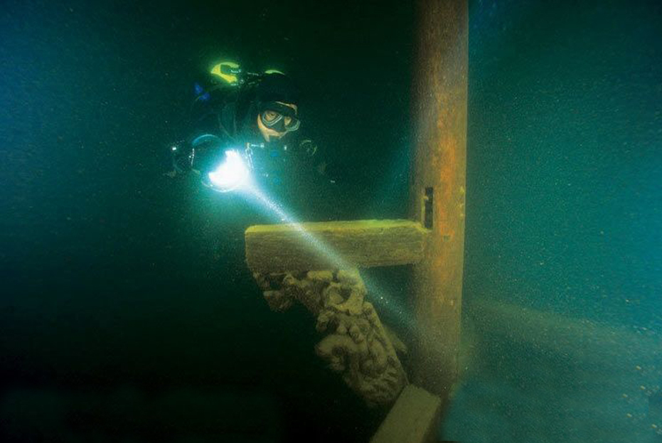China's Ancient Underwater City Divers' Paradise (PICTURES