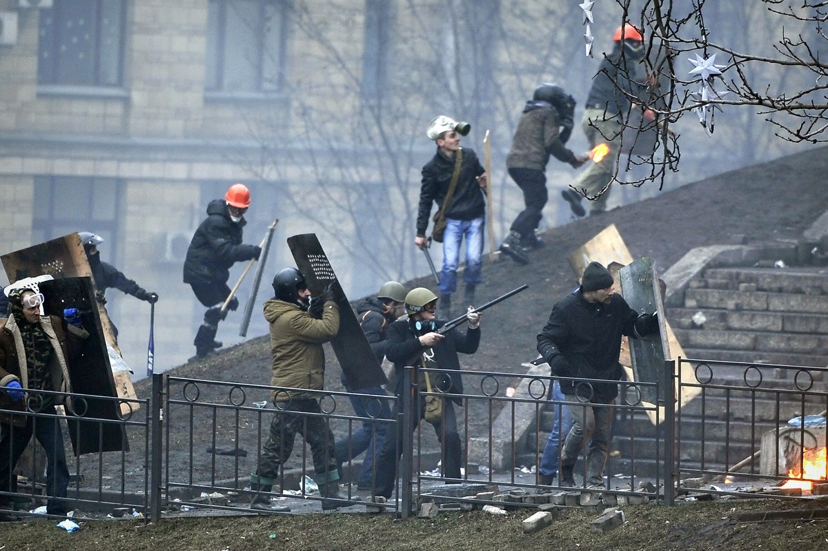 Incredible Before And After Pictures Of Kiev's Devastated Independence ...