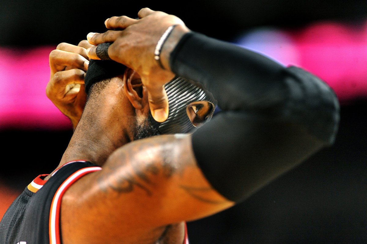 LeBron James Dons Book' Black Mask (VIDEO/PICTURES) HuffPost UK