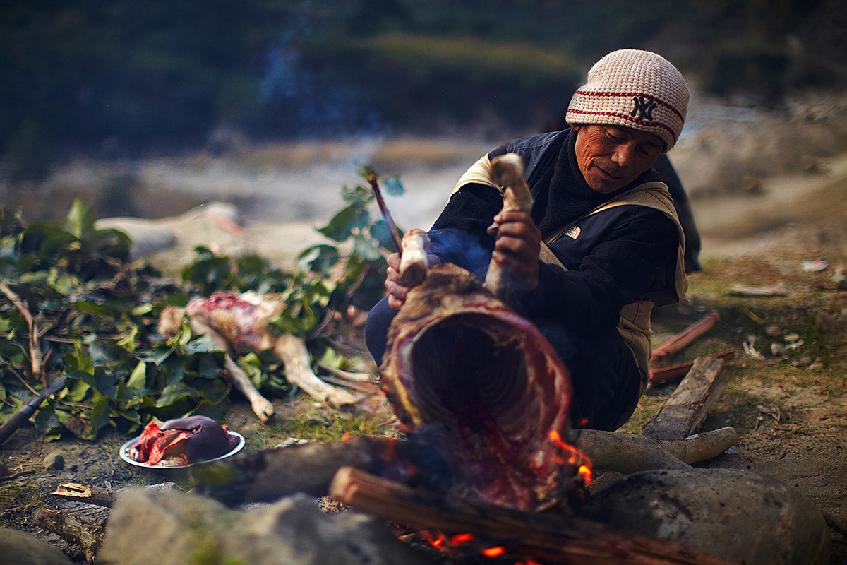 A Raw Look Inside The Life Of A Nepalese Honey Hunter (PHOTOS) HuffPost