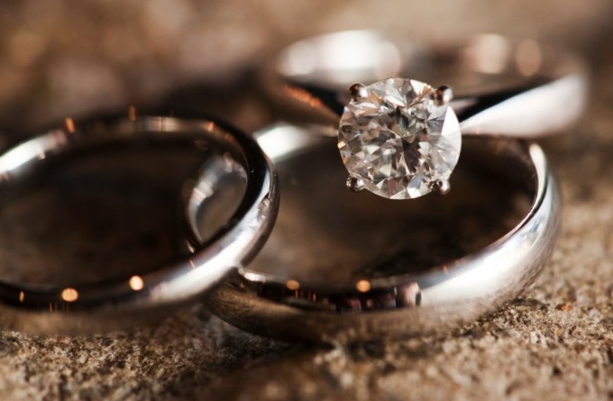 7 Sparkly Engagement Rings For Every Kind Of Bride Huffpost