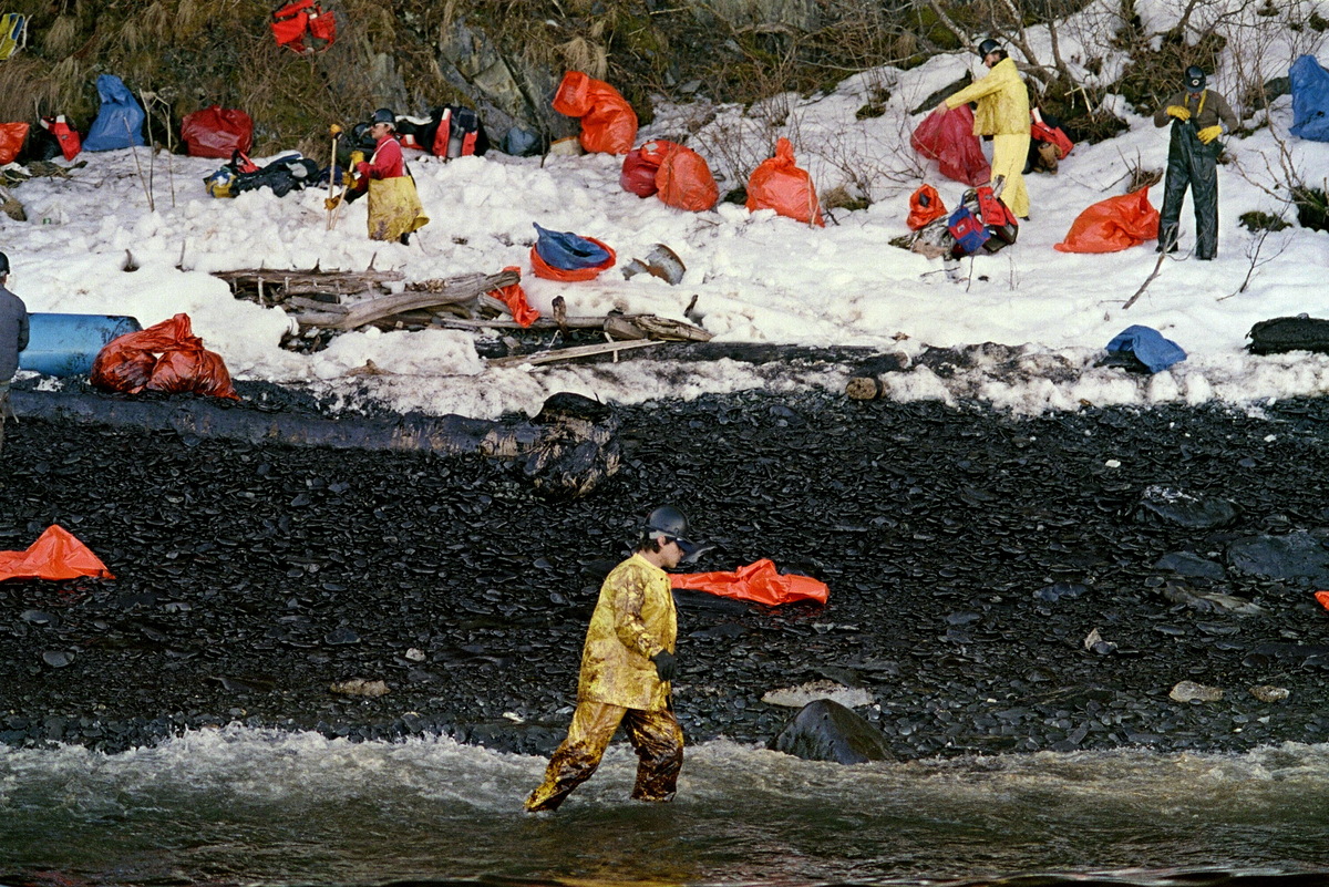 Remembering The Exxon Valdez Oil Spill 25 Years Later Huffpost 0822