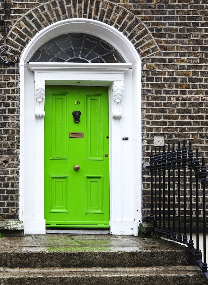 8 Unusual Colors You Haven't Considered For Your Front Door (But