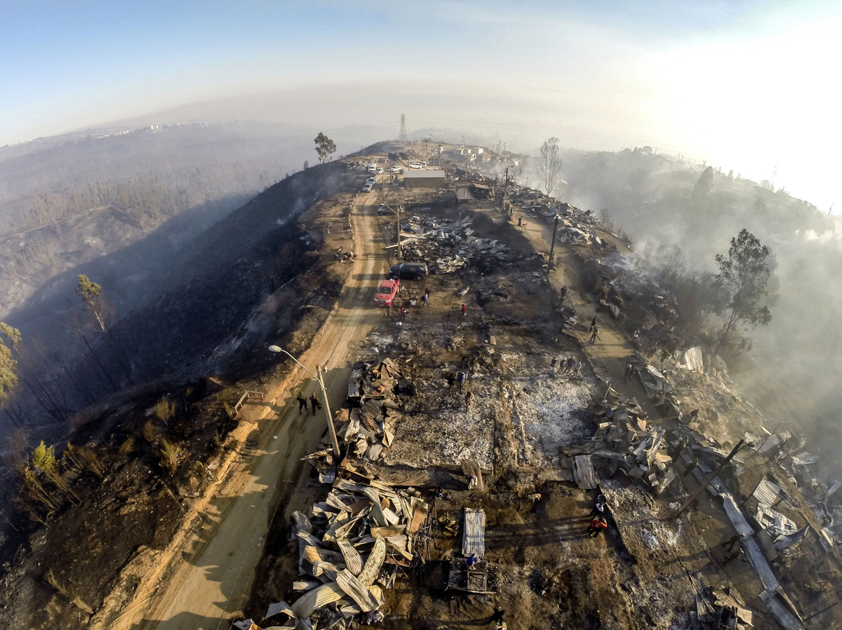 15 Devastating Images Of Chile Forest Fire In Valparaiso (PICTURES