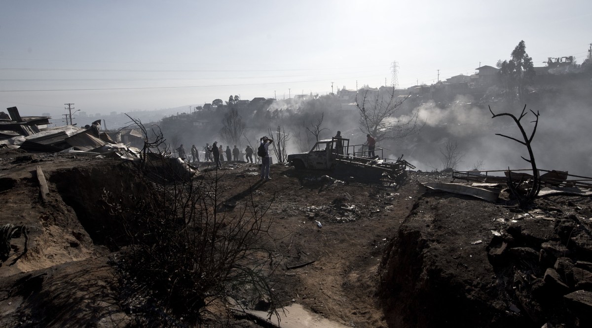 15 Devastating Images Of Chile Forest Fire In Valparaiso (PICTURES